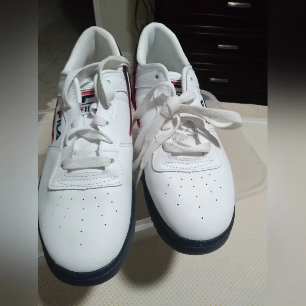 Sneakers - Picture 3 of 4